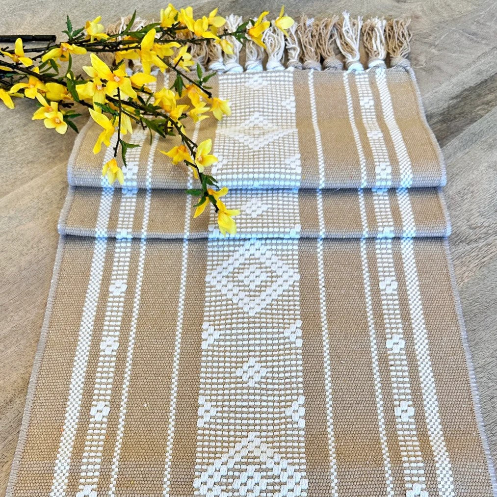 مفارش طاولة واقراص