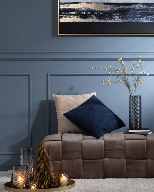 وسادة مخمل كحلي