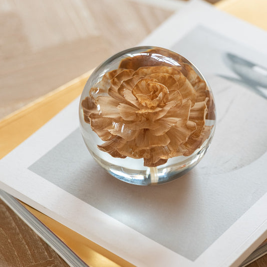 كرة ورد زجاجية