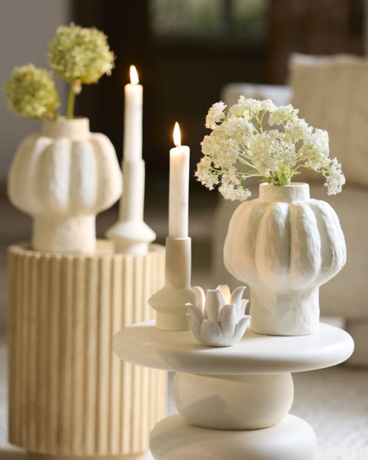 ⁨⁨⁨حامل شموع "BURANO" باللون العاجي المنقط