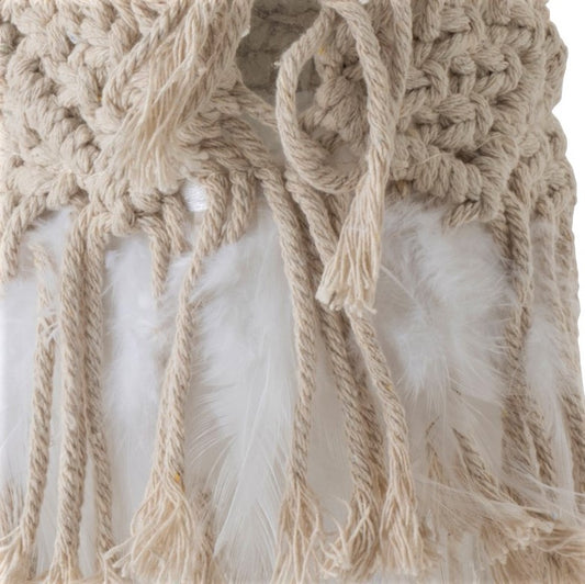 مزهرية زجاج شفاف مزينة بمكراميه وريش أبيض