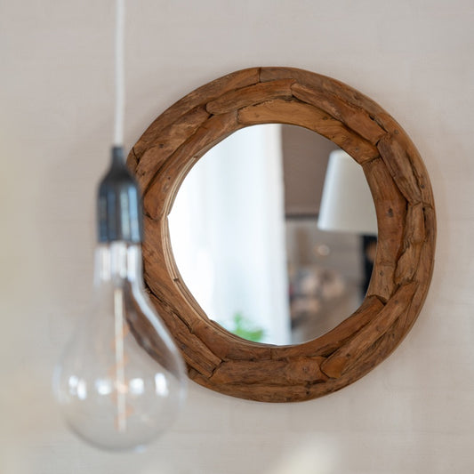 ⁨مرآة دائرية خشبية ⁩